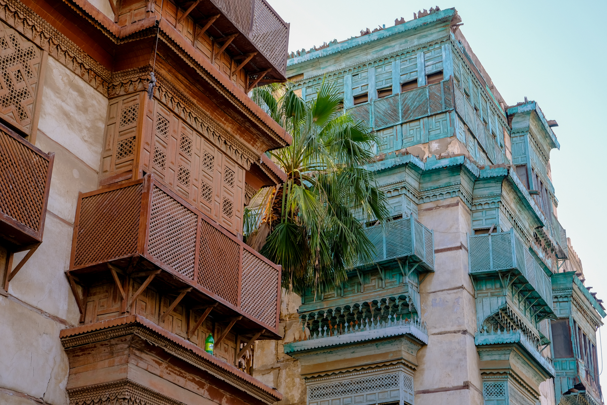 Historic buildings and rawasheen across Al-Balad in Jeddah / مبانٍ ورواشين تاريخية في بلد جدة